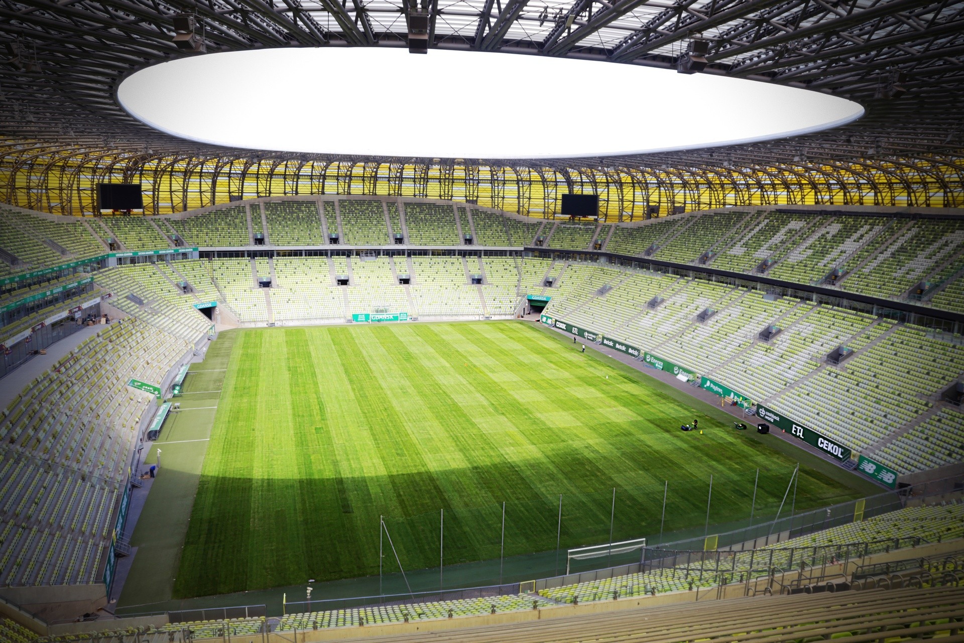 Lechia Zagra Na Dywanie Nowa Murawa Na Stadionie W Gdansku Zdjecia Gol24 Pl