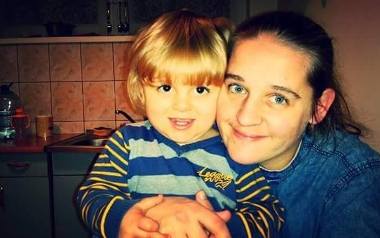 Agnieszka Pyszczorska z Poznania i Ayman mają dwoje dzieci. Kuba (na zdjęciu z mamą) ma dwa lata, jest podobny do mamy. Ma bladą cerę i jasne włosy.
