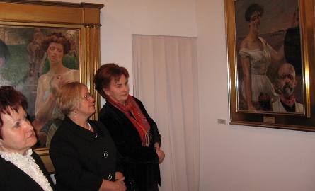 Autoportrety Jacka Malczewskiego bardzo podobały się (od lewej) - Marii Cywińskiej, Danucie Bojarskiej i Grażynie Łubie.