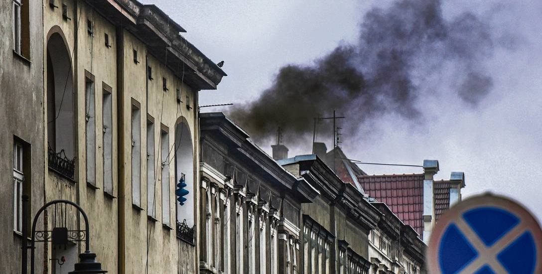 Ciemny dym może świadczyć nie o spalaniu odpadów, lecz o kiepskiej jakości paliwach, a są one równie groźne dla zdrowia