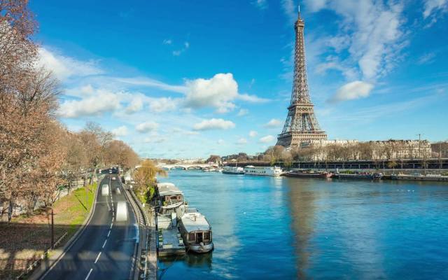W Paryżu biją na alarm! Woda w Sekwanie nie spełnia kryteriów organizacji igrzysk olimpijskich. Prezydent Macron chce spełnić obietnicę