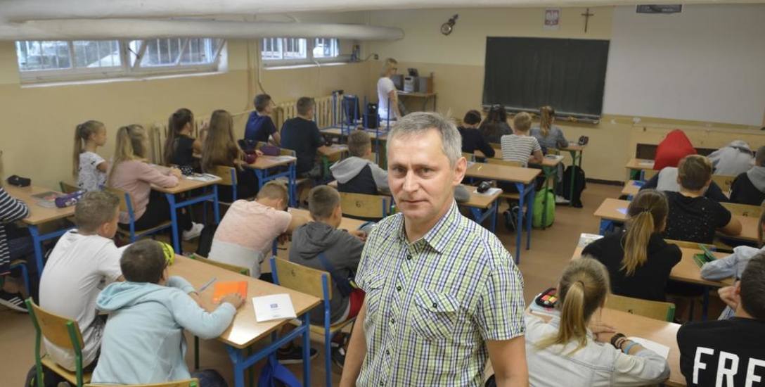 W SP 20, gdzie dyrektorem jest Jerzy Koziura, uczniowie mają lekcje nawet w... piwnicy.