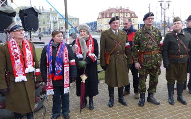 W skarżyskich uroczystościach wziął udział major Marian Stachera (pierwszy z lewej), Żołnierz Wyklęty od „Szarego”.