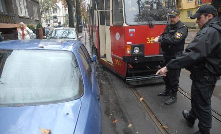 W centrum Bydgoszczy zablokował ruch tramwajów