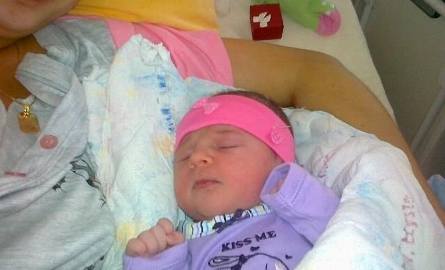 W poniedziałek w kieleckim szpitalu na świat przyszła Antosia, córeczka Kamila Kuzery i jego żony Malwiny.