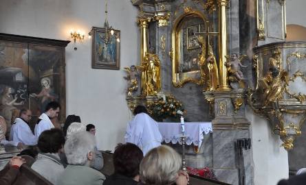 Na czas obchodów jubileuszu do Klimontowa powrócił z pracowni konserwatorskiej słynący łaskami obraz Matki Bożej Różańcowej.