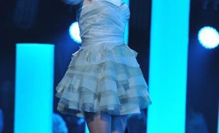 Suknia projektu Violi Śpiechowicz. Natalia wystąpiła w niej w trzecim odcinku "Bitwy na Głosy", wykonując utwór Rihanny "Only