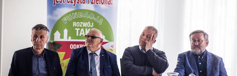 Konferencja na temat przyszłości jeziora Gopło. Od lewej: Józef Drzazgowski, Grzegorz Kulczycki, Sierpień '80 Kujawy i Pomorze i naukowcy z UAM: prof.