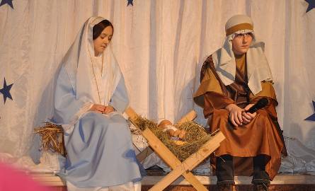 W rolę Maryi wcieliła się Maja Kos, świętego Józefa – Mateusz Walkiewicz