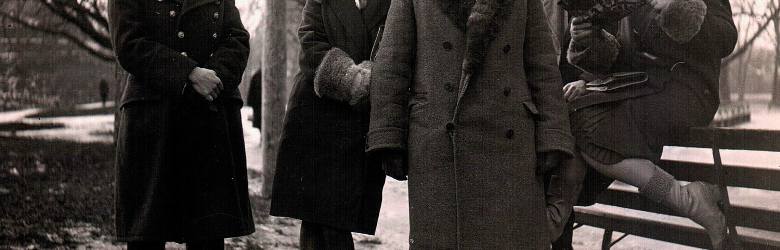Aleksander Niejołow (pierwszy z lewej) podczas spotkania z najbliższą rodziną  w Wilnie. Rok 1930