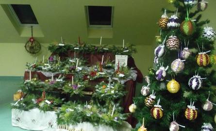 Świąteczne dekoracje w Iwaniskach zrobili seniorzy