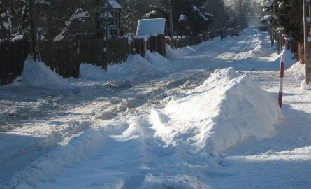Ulica Celownicza tonie w śniegu (zdjęcia)