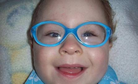 Wiktorek PlutaObecnie ma 21 miesięcy i częściowe uszkodzenie nerwów wzrokowych, mózgowe porażenie dziecięce, czterokończynowy niedowład spastyczny. Nie