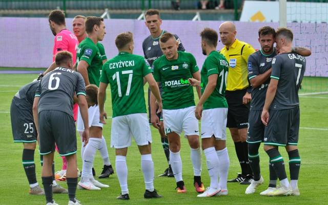 Piłkarze Warty Poznań po zakażeniach koronawirusem trenują indywidualnie. Do normalnych zajęć być może wrócą od poniedziałku