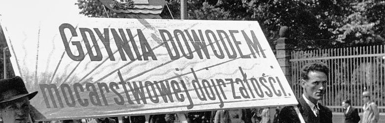 Uczestnicy pochodu LMiK w Toruniu (1939 r.).