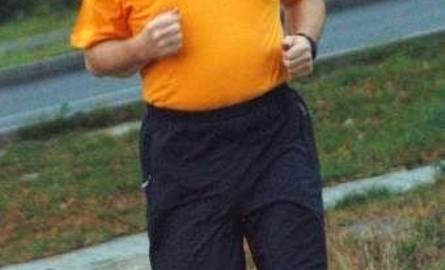 Jak na nauczyciela wychowania fizycznego przystało Andrzej Stępnikowski wytrwale uprawia jogging.