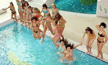 Po wyczerpującej sesji na basenie "Delfin" w Kozienicach dziewczęta miały wreszcie czas na prawdziwą kąpiel.