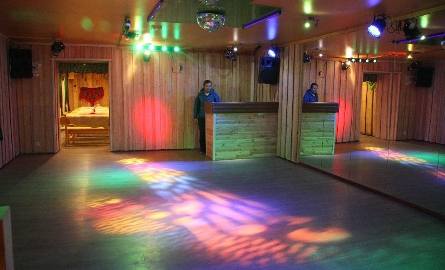 Na piętrze znajduje się przestronna sala taneczna. Będą tu w weekendy organizowane dancingi dla osób po trzydziestce.