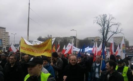 Pochód rolników wstrzymuje ruch w centrum Szczecina
