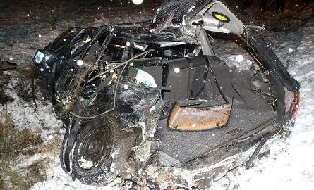 Kierowca BMW wjechał pod tira! 22- latka zginęła na miejscu (zdjęcia)