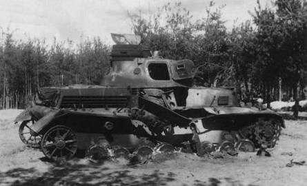 Kolejne ujęcie czołgu spadkobiercy tytułu księcia raciborskiego z pola bitwy pod Pociechą