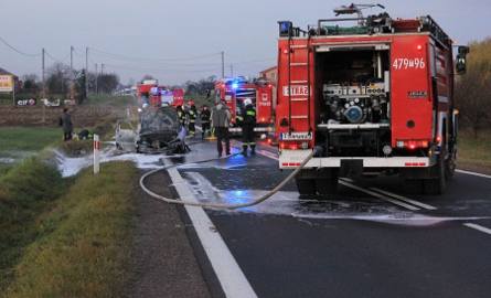 Pożar samochodu na drodze krajowej nr 9 w miejscowości Pęchów