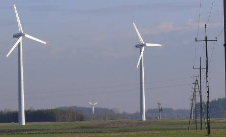 W sąsiedniej gminie Kluczewsko powstało w ostatnich latach kilka mniejszych wiatraków, które wytwarzają prąd dla potrzeb lokalnych przedsiębiorców.