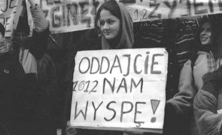 Styczeń 1996 r. Radiosłuchacze protestują przeciwko likwidacji „Radia na Wyspie”.