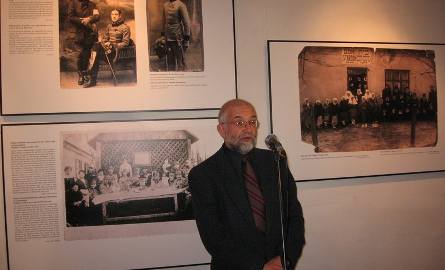 O wystawie mówił Mieczysław Szewczuk, kierownik Muzeum Sztuki Współczesnej