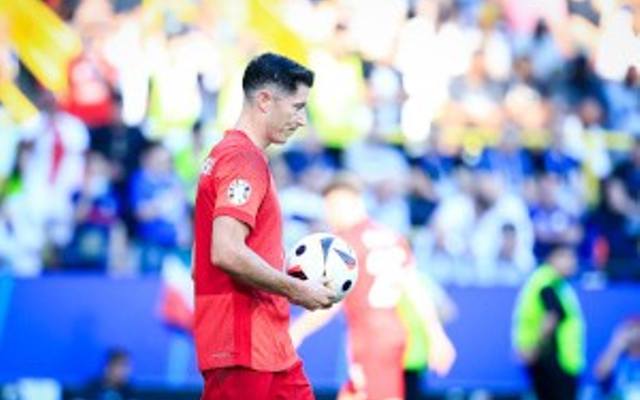 Robert Lewandowski zakończy reprezentacyjną karierę? Dziennikarz apeluje: Barcelona go potrzebuje