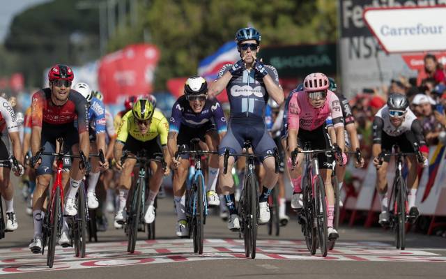 Dziewiętnasty etap Vuelta a Espana dla Włocha Alberto Dainese. Triumf inauguracyjnego zwycięzcy tegorocznego Touru. Amerykańska kontrola?