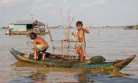 Kambodża. Miasto na jeziorze Tonle Sap