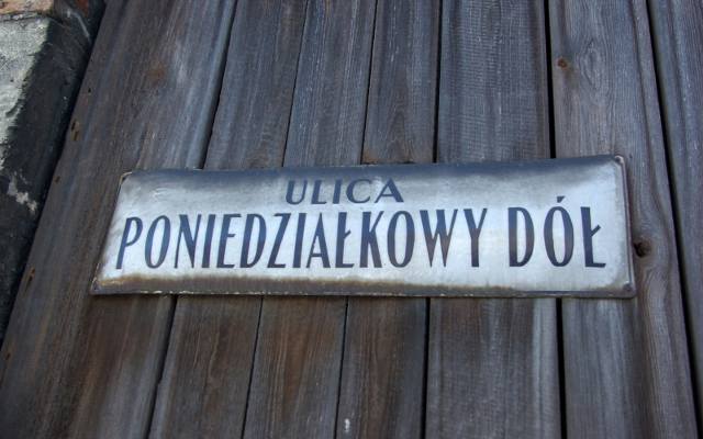 Od poniedziałkowego dołu, przez bajki, po małą pociechę. Skąd wzięły się dziwne nazwy ulic w Krakowie?