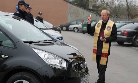 Policjanci z powiatu włoszczowskiego dostali nowe radiowozy