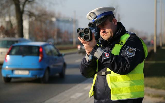 Ponad 1000 kierowców straciło prawo jazdy, bo nie zdjęli nogi z gazu. Takich wykroczeń w Małopolsce więcej niż rok temu!