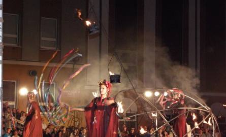 Wielkie widowisko z ogniem i fajerwerkami, z nostalgicznymi ukraińskimi pieśniami przywiózł teatr Woskresinnia ze Lwowa