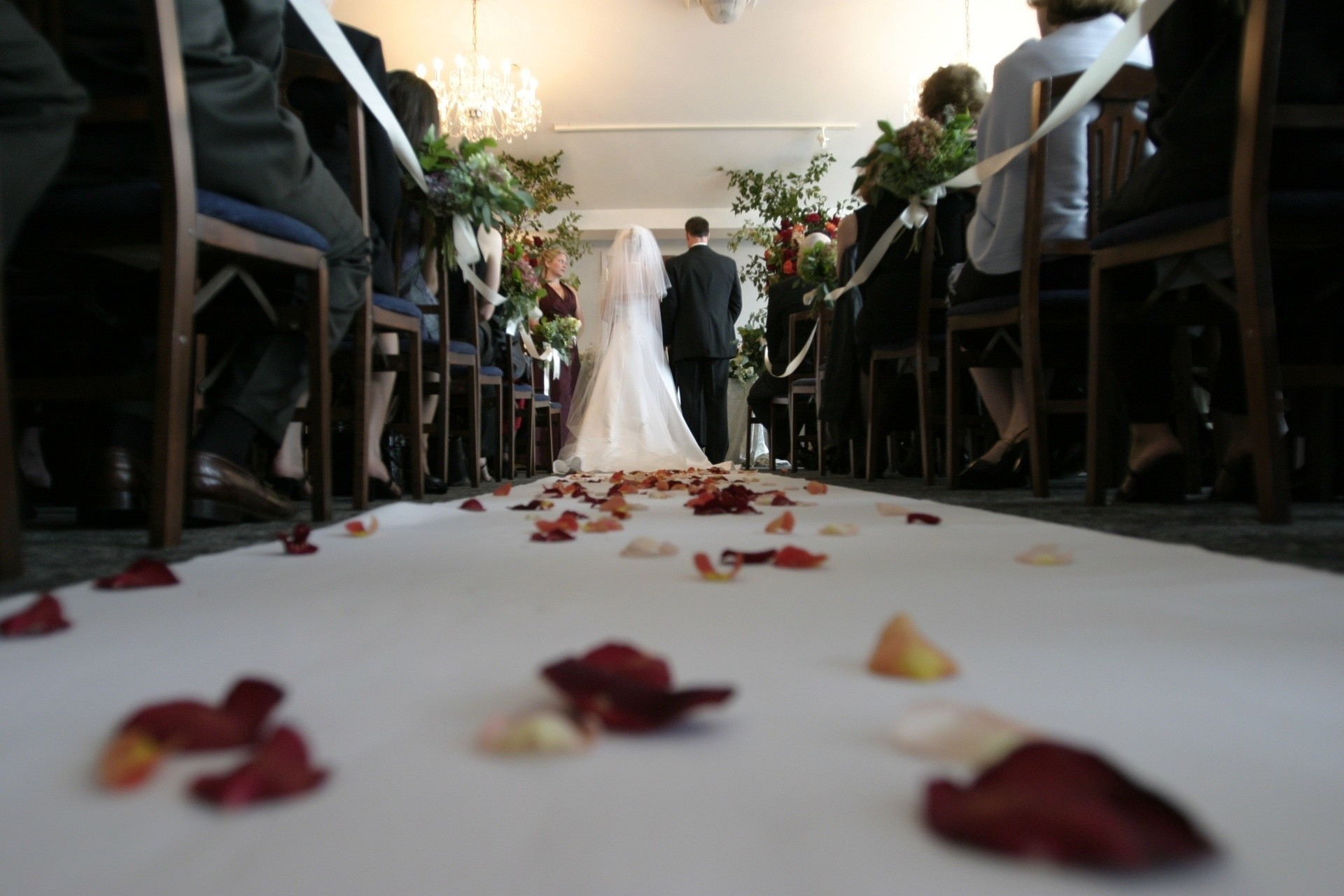 Ile kosztuje ślub kościelny? Oto CENNIK na 2020 rok! Ceny