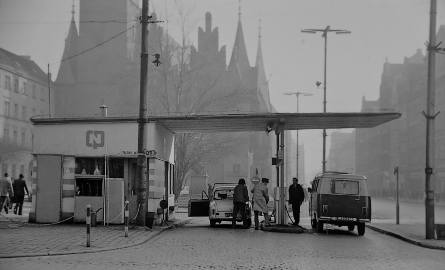 Tak wyglądał salon Wrocławia, czyli miejski rynek w latach 80. XX wieku. Zobaczcie czarno-białe fotografie.