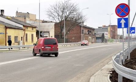 Kierowcy notorycznie skręcają w ulicę Chałubińskiego na podwójnej ciągłej.