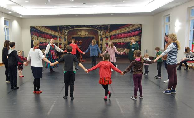 Ostatki karolińskie oferowały także program zajęć taneczno-teatralnych dla dzieci.
