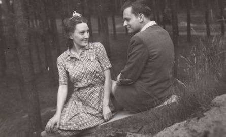 Hanna Wołosiewicz i Gwidon Rembowicz w drodze do Rynkowa. Czerwiec 1949 r.