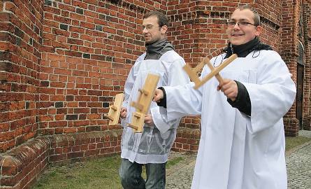 Na nabożeństwo do Bazyliki dziś zamiast dzwonów, nawoływano drewnianymi kołatkami