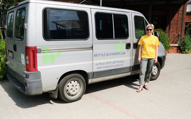 Sto kobiet z Poznania zbiera pieniądze na nowy samochód dla Hospicjum Palium