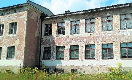 Tak wyglądał budynek szkoły w Kuczkowie przed remontem - istna ruina.