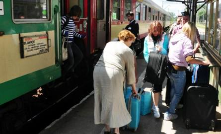 W poniedziałkowe południe z pociągu z Gliwic w Radomiu wysiadło prawie sto osób.