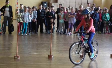 W konkursie jazdy rowerem wzięło udział ponad 120 uczniów klas czwartych.