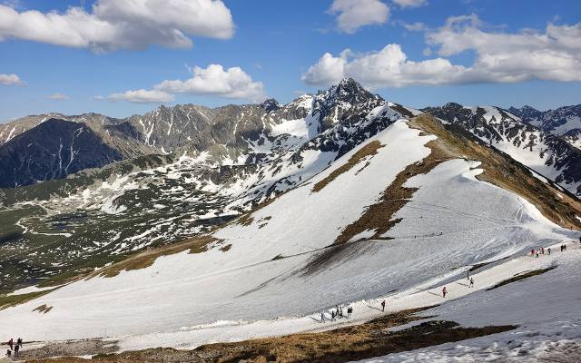 Koniec majówki i zamknięcie sezonu narciarskiego w Tatrach. Śnieg znika w oczach!