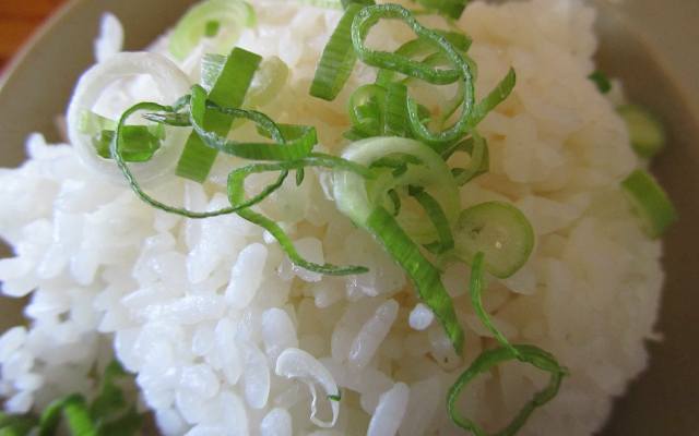 Polak narzeka na chińskie linie: „10 godzin o przysłowiowej misce ryżu”. Obejrzyj, zanim kupisz bilety do Azji