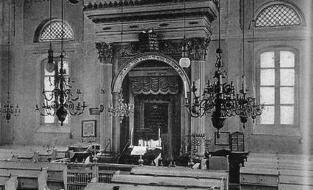 Wnętrze synagogi w Międzyrzeczu. Powstała w latach 30. XIX wieku. W czasach hitlerowskich zamieniona w magazyn. Obecnie własność prywatna przeznaczona