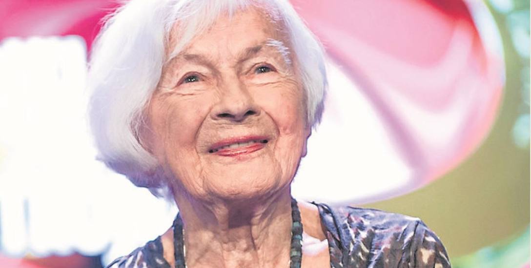 Pani Danuta kończy 102 lata. Jeszcze niedawno występowała na scenie.